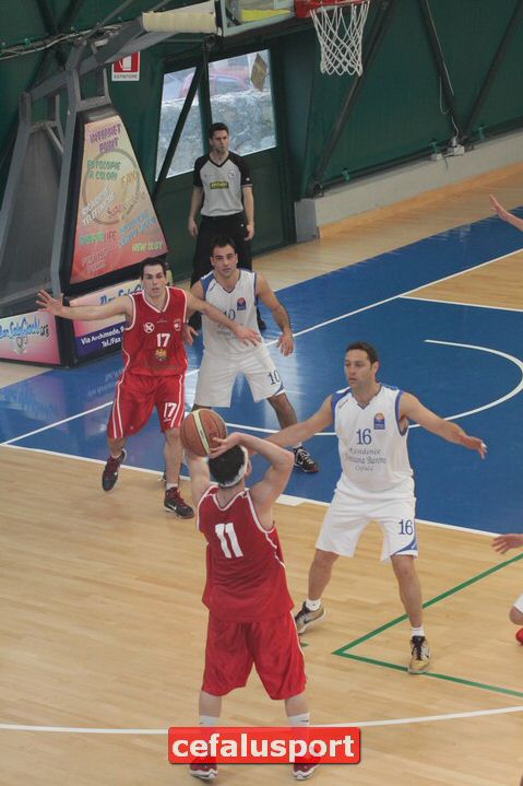 110327Aquila078.jpg