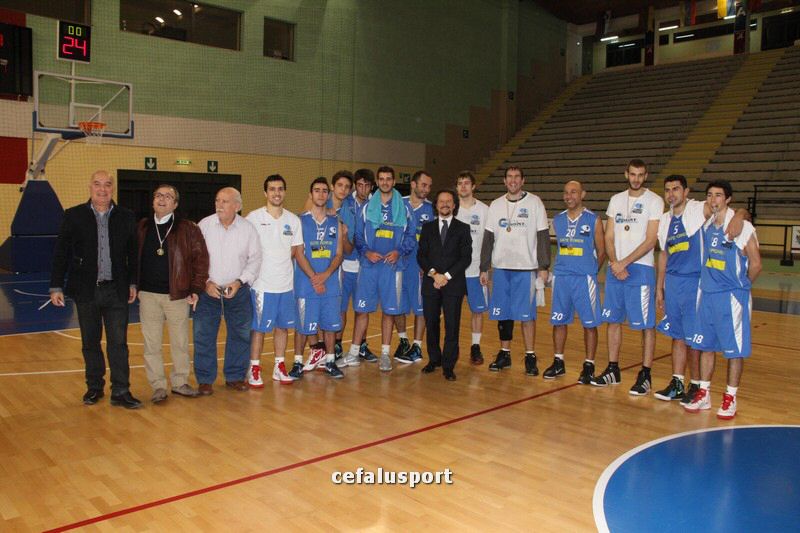 111215_basketge385.jpg