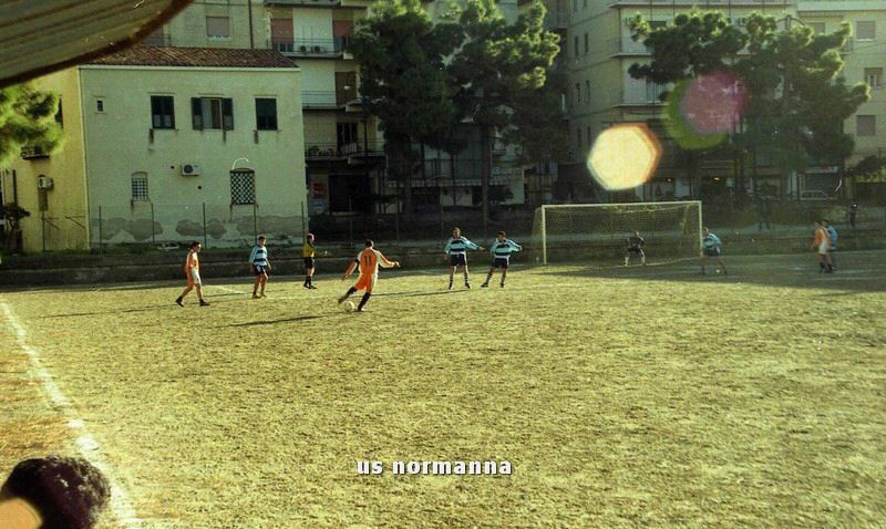 2001p101009_tn_tm.jpg