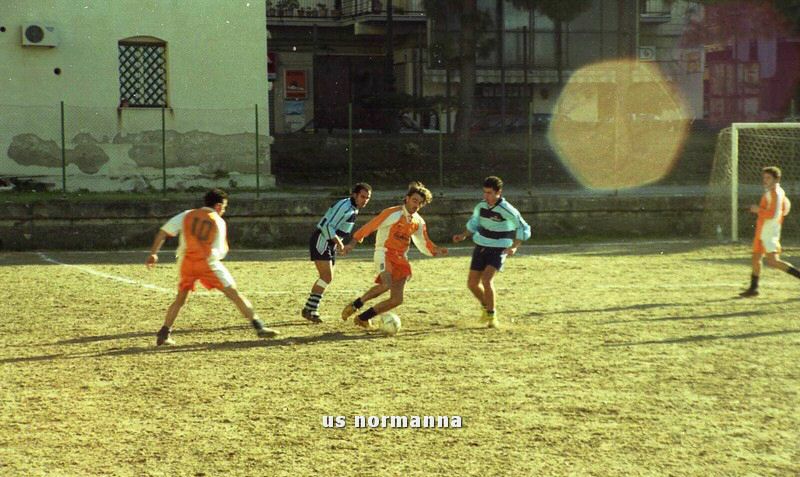 2001p101011_tn_tm.jpg