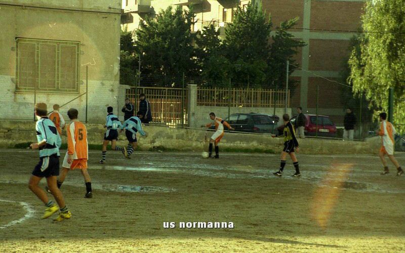 2001p101014_tn_tm.jpg