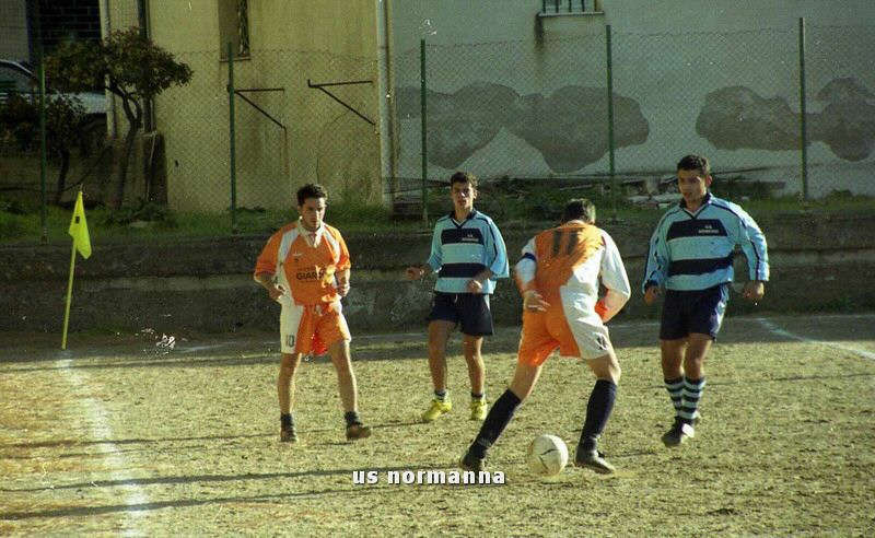 2001p101018_tn_tm.jpg