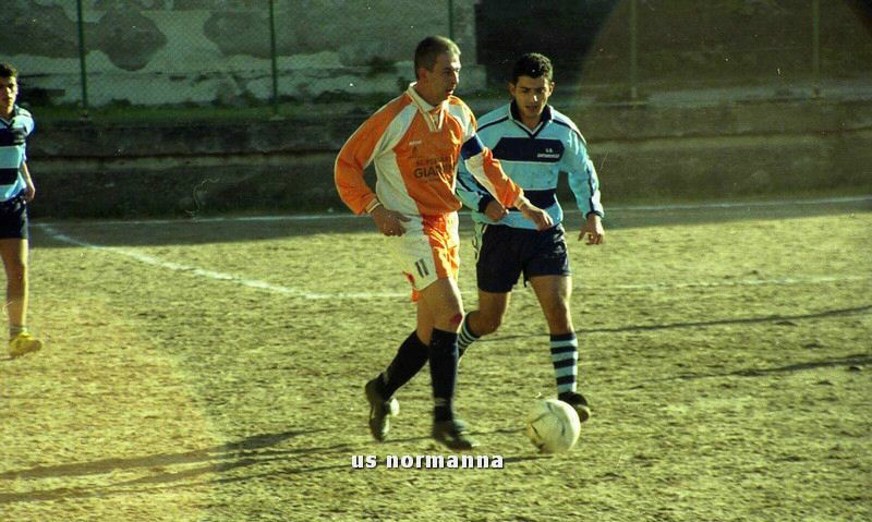 2001p101019_tn_tm.jpg
