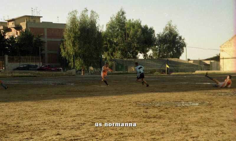 2001p101021_tn_tm.jpg