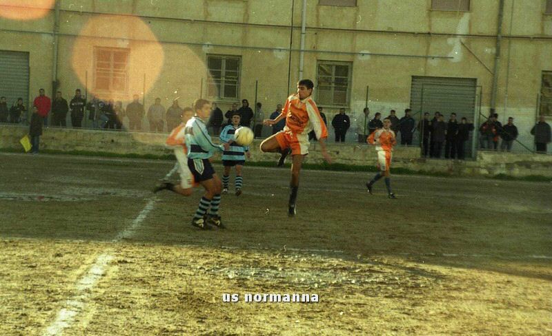 2001p101022_tn_tm.jpg