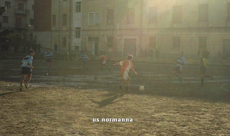 2001p101024_tn_tm.jpg