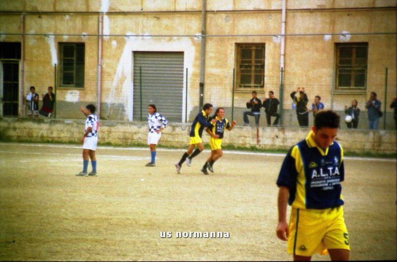 2002p83019_tn_tm.jpg